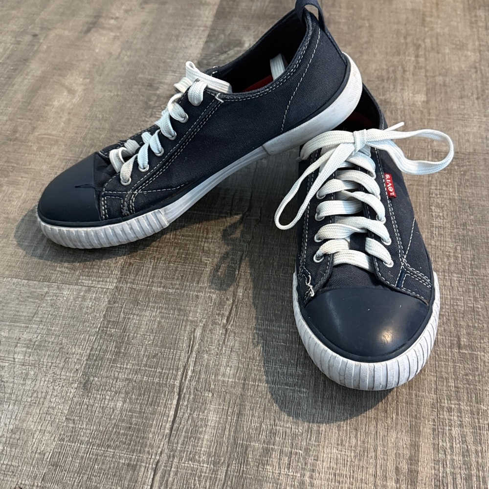 Levi's Navy and White ladies sneakers